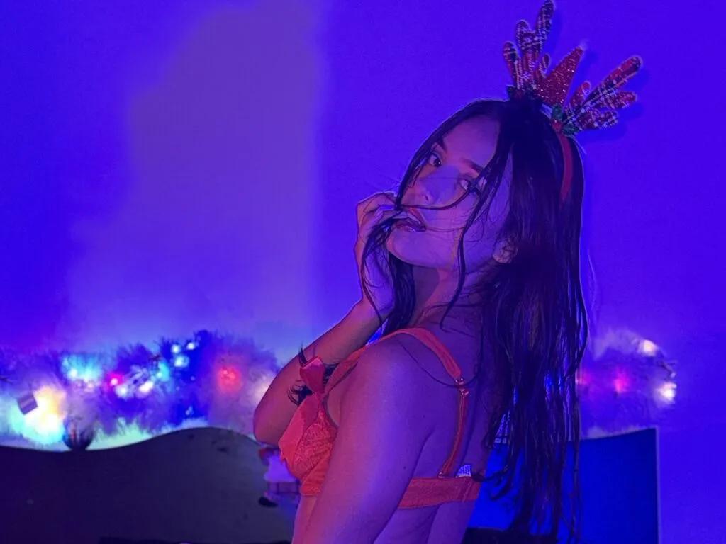 AnabellaGuz — I'm a woman who enjoys the little pleasures in life --- a good conversation, a genuine smile, and a real connection. I love to laugh, flirt, and let things flow naturally. I like kind people, true gentlemen who know how to treat a woman, and those...