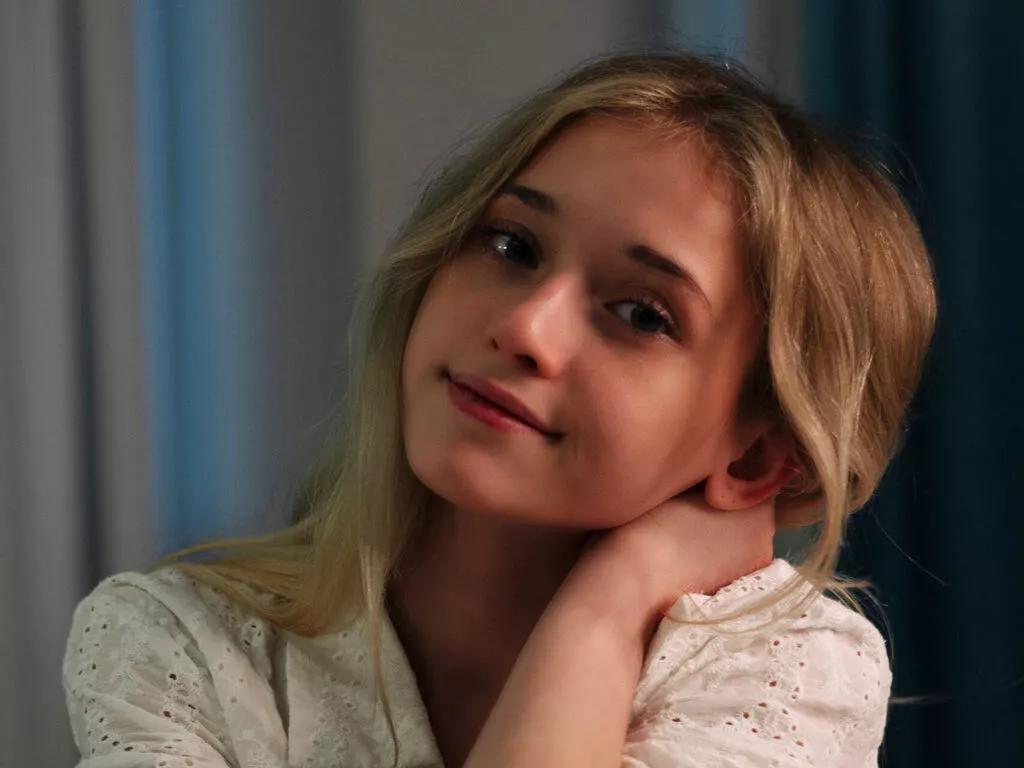 DorisCounsell — Do you know what I really like? To feel a sincere connection with a man. I like to see the spark of desire in his eyes, to hear his breathing hitch, and to know that at this moment he is thinking only of me. Let's create this magic together?I love...