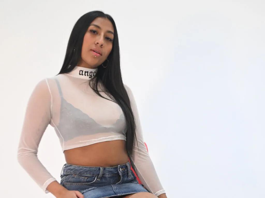 ElaStonne — I love chivalrous men, self-assured and clear about what they want... those who know how to approach with elegance, firmness, and a spark that ignites my desire.