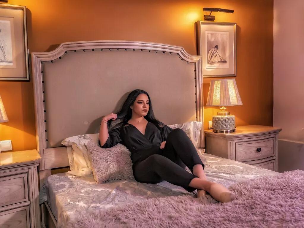 IzabelllNoir — Even if u are experienced or a beginner, I will always have a place for you in my dungeon, be prepared to discover how wonderful the world of BDSM is !