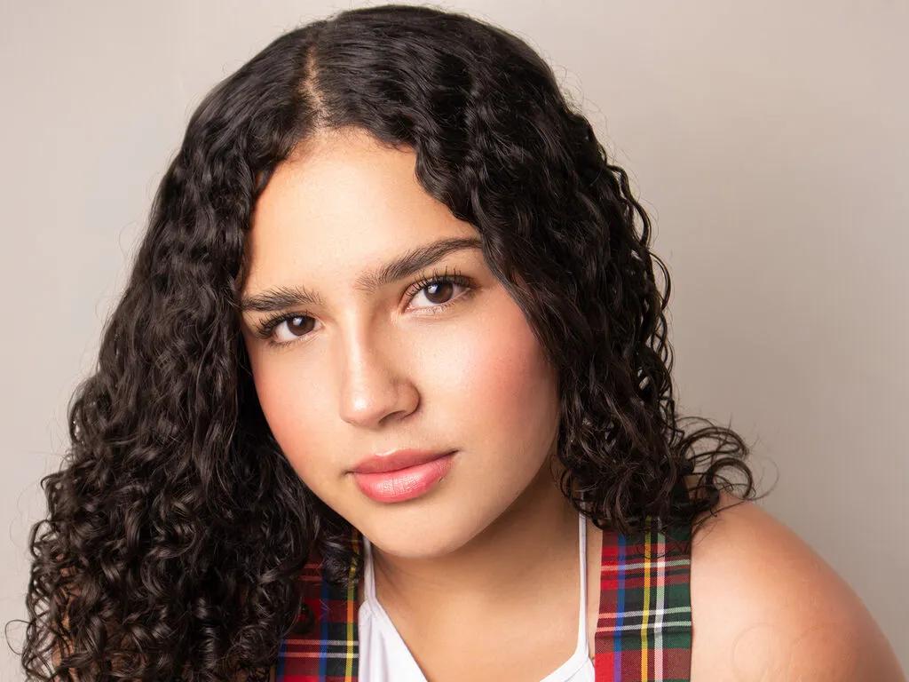 KendraLenor —  I like reading, running, going out for a drink on special occasions. I am just a normal girl who likes live new experiences ... would you like?