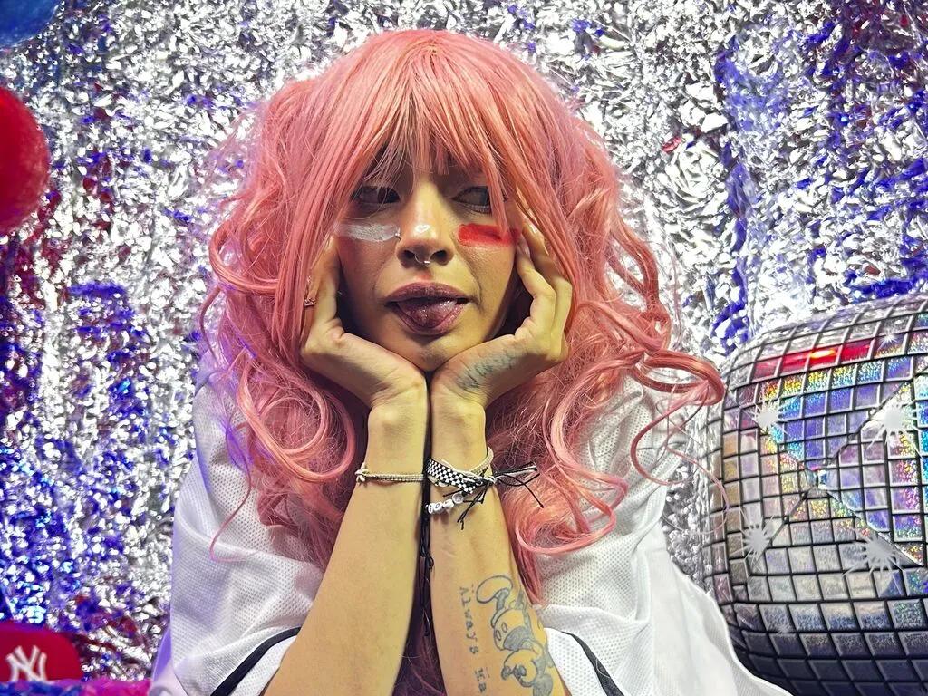 LaurenEvansRosse — I like to be treated very special, I like to be encouraged, I like to get the most attention, I like to be pampered and told that I am the most beautiful person they have ever met, I like gifts, I like anime, I love watching horror movies, and if...