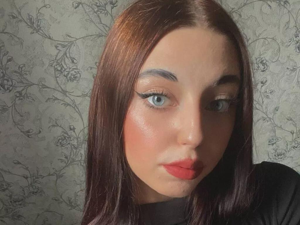 LeiaMoreno — I love chocolate ice cream, walks and coffee)