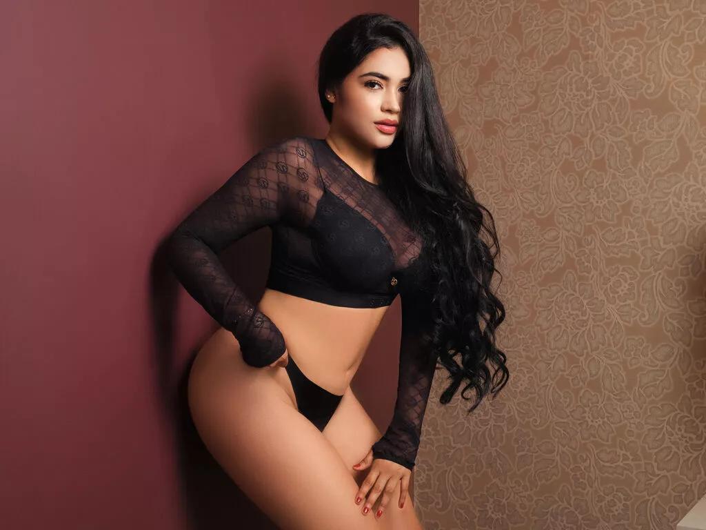 MaraSilva — I love to walk, makeup, go to swim and take a ride on my rollerblades. That make me so happy.