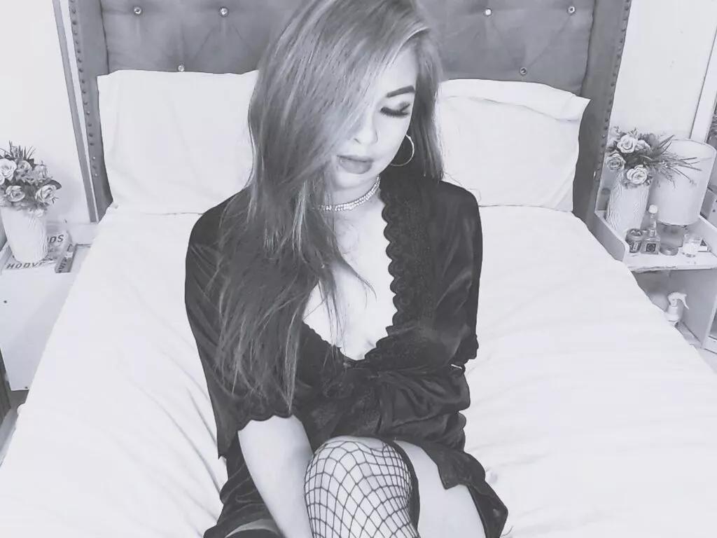 MckenzieLeei — i am tender woman but at the same time i can be naughty firl be sure in my show youll find laughter,a friend and diversity or pleasures