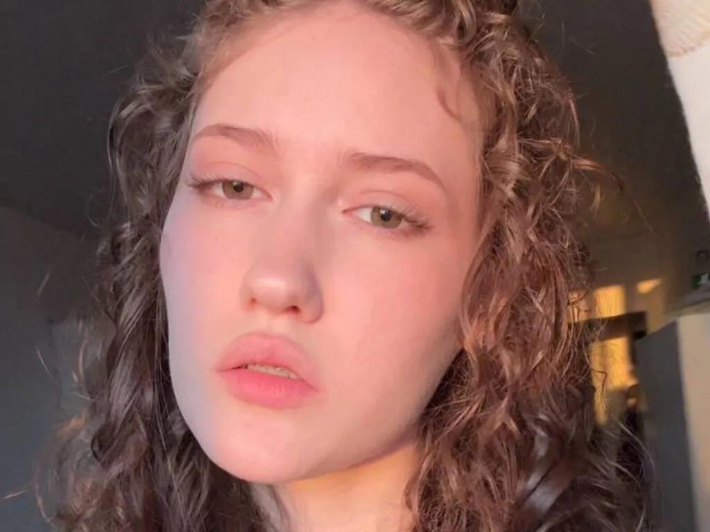 MyrnaCarozza — I love making real connections, turning casual chats into unforgettable moments, and turning your deepest desires into something we both enjoy. Whether you're into slow, teasing build-ups or wild, no-holding-back sessions, I'm here for your vibe,...