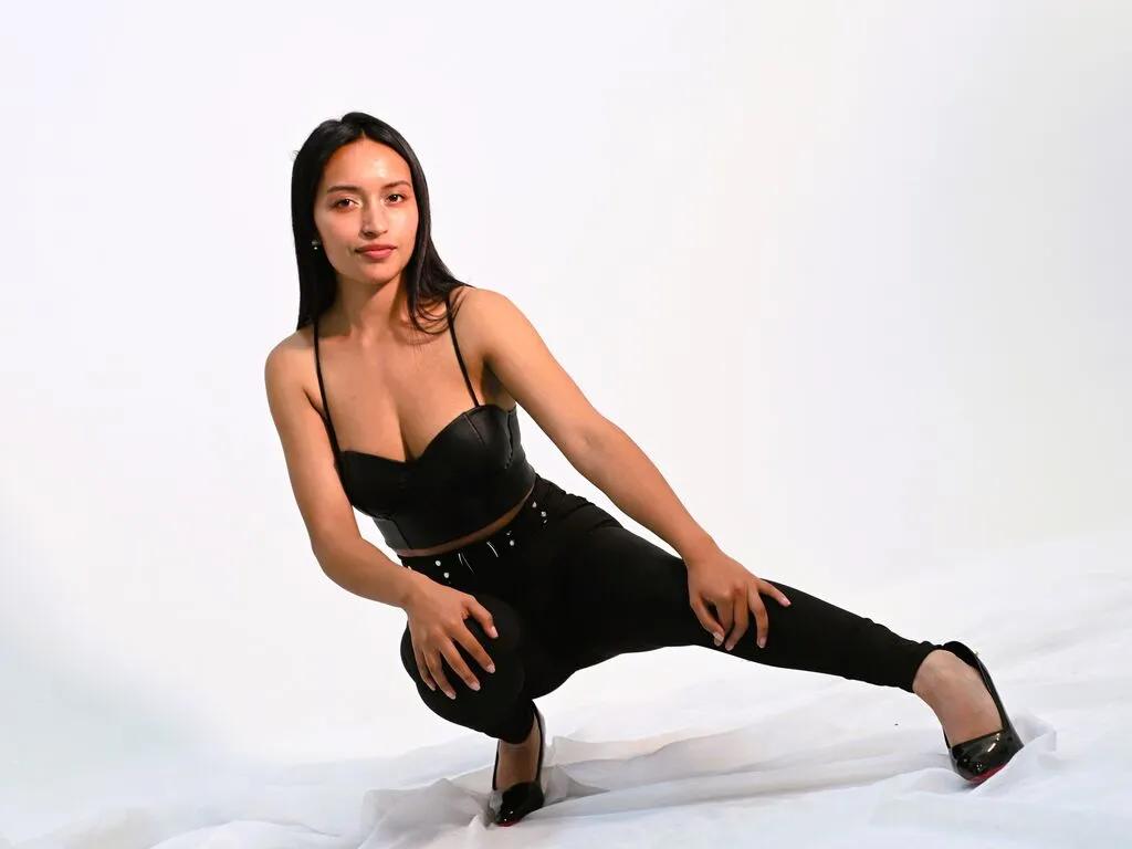 NicoleGutemberg — I enjoy meeting new people, but what really attracts me are chivalrous, decisive men... those who know what they want and show it with subtlety and confidence.