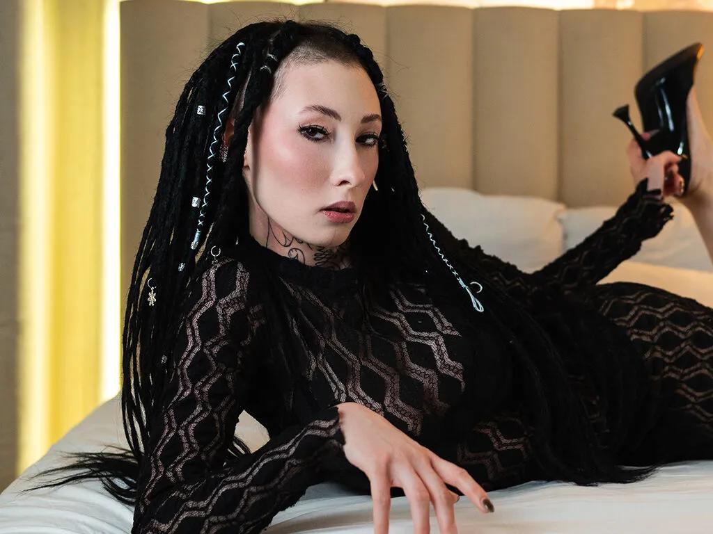 RoxyUrban — I adore long, sensual conversations, tender compliments, warm hands, and the feeling of being truly desired. I love music that makes my body move, and honest eyes that can't hide what they feel