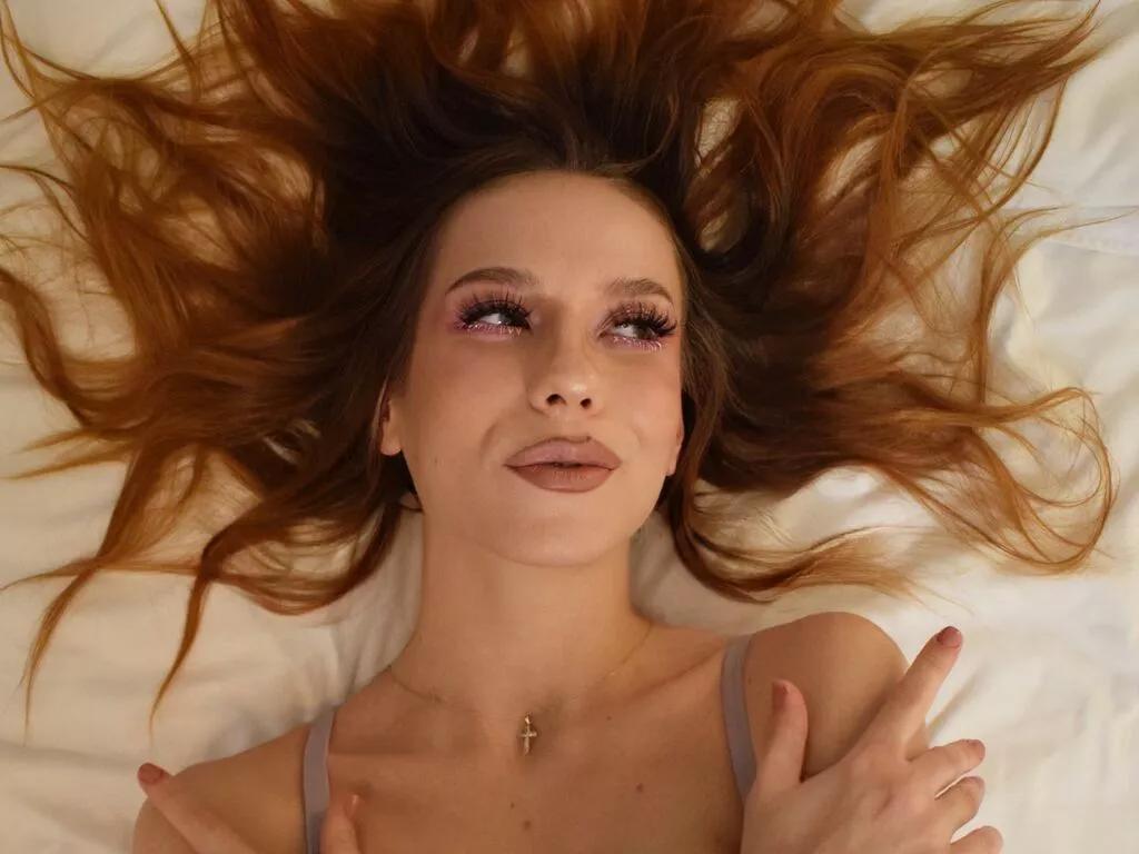 SableLips — I love the kind of connection that goes beyond words. The looks that speak louder than a thousand messages, the people who feel the moment's energy and play without masks. I love attention that doesn't beg but conquers. I crave fantasies that...