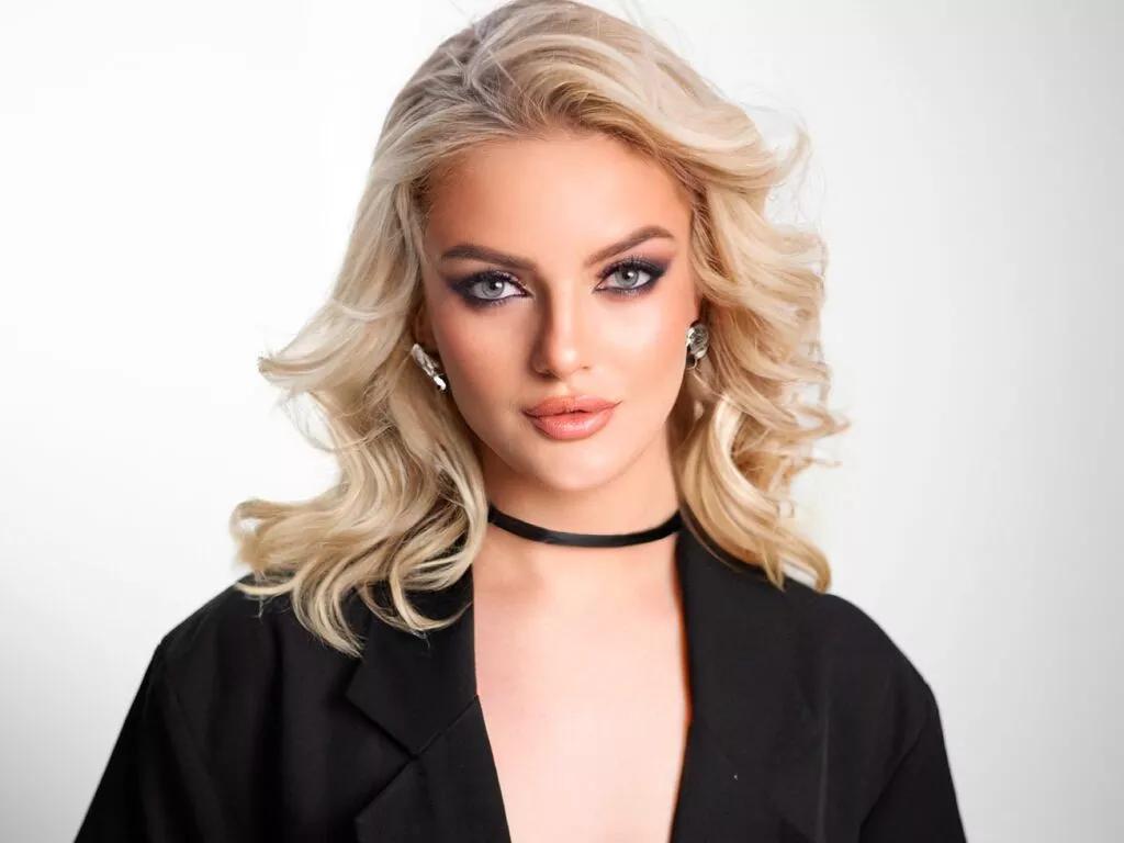 ViviennePower — I love fun, lively communication and sincere conversations until the morning. TV series, anime, new looks with makeup, stylish looks, aromatic coffee in new cozy cafes - this is my element. And also - traveling! Discovering new cities, streets,...