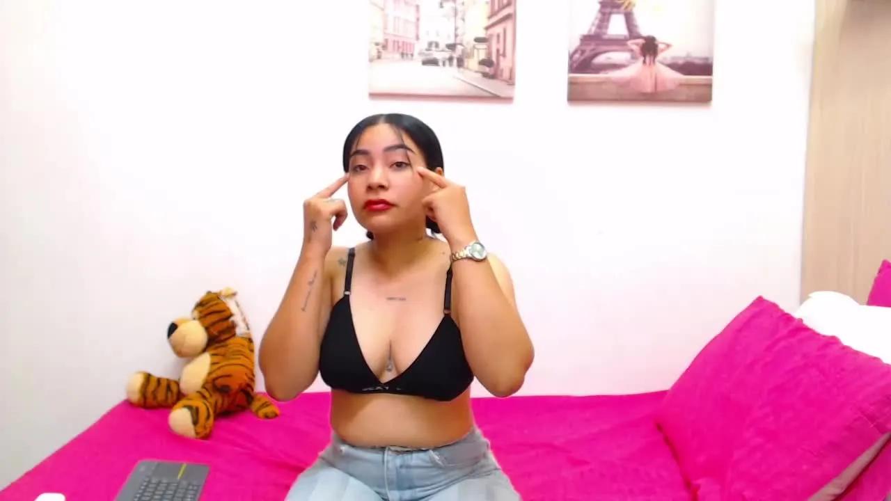 SaharaArisa — Freechat on Streamray