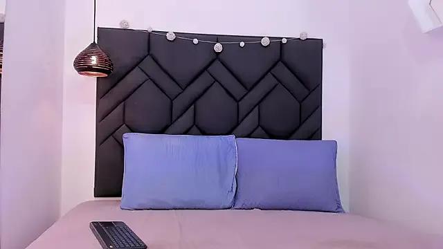 Bellaquita_19 — Blow kisses to everyone 