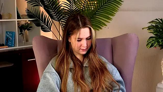 DanielaBeaty — hi chat! kisses to you