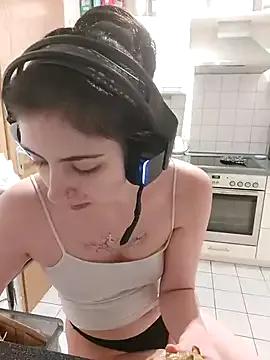 Gamergirl-Linela — LT Gets Surprise Video