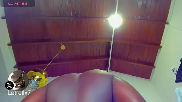 Latrellx7 — Squeeze Balls in Closeup