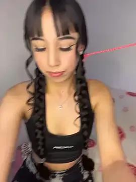 Linda_rouse — Show Tits with salive 